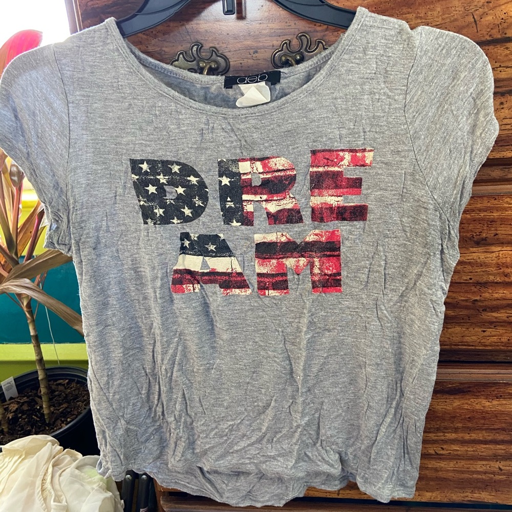 Gray t shirt